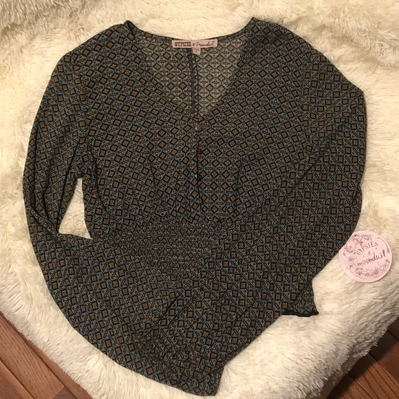 FINAL—GYPSIES & MOONDUST—LONG SLEEVE ELASTIC CUFF & CROPPED ELASTIC WAIST!! - Picture 2 of 10